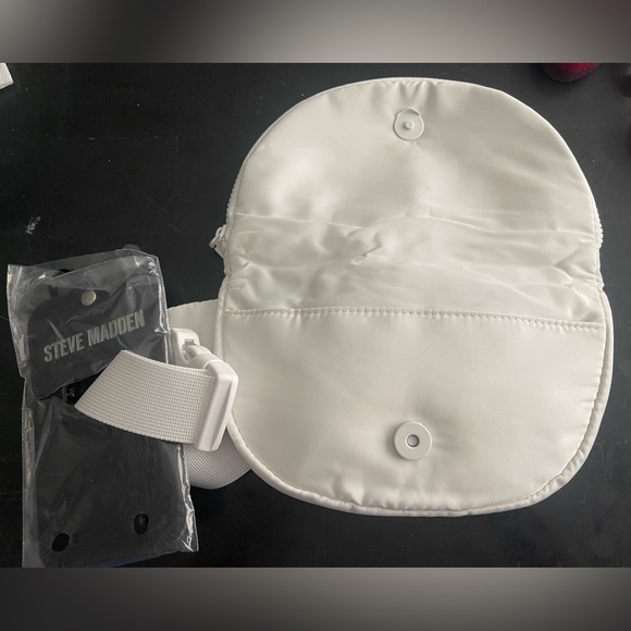 Brand New Steve Madden Fanny pack - Picture 3 of 3